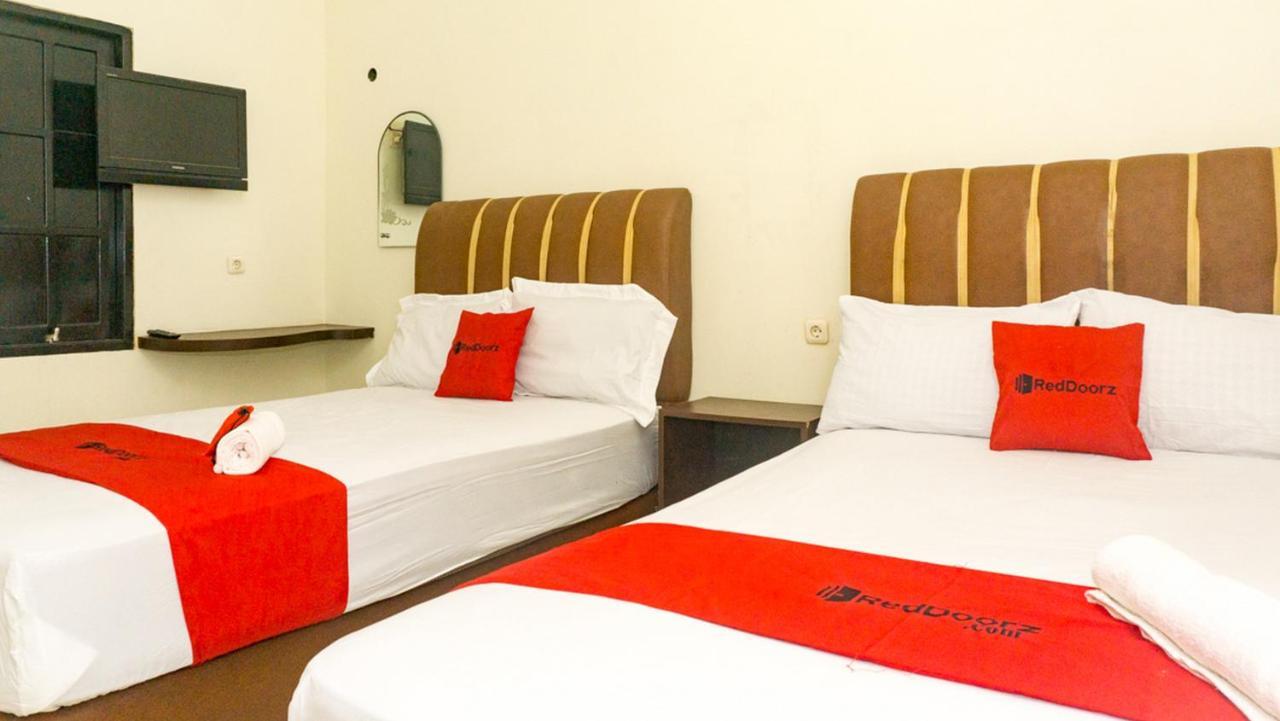 Hotel Reddoorz Near Sentani Airport Jayapura Exterior foto